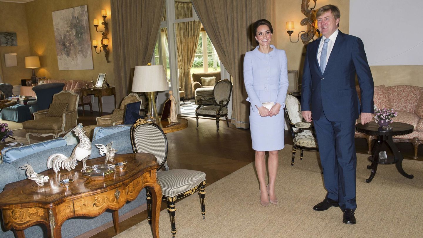 La duquesa de Cambridge en el salón de Villa Eikenhorst. (Reuters)