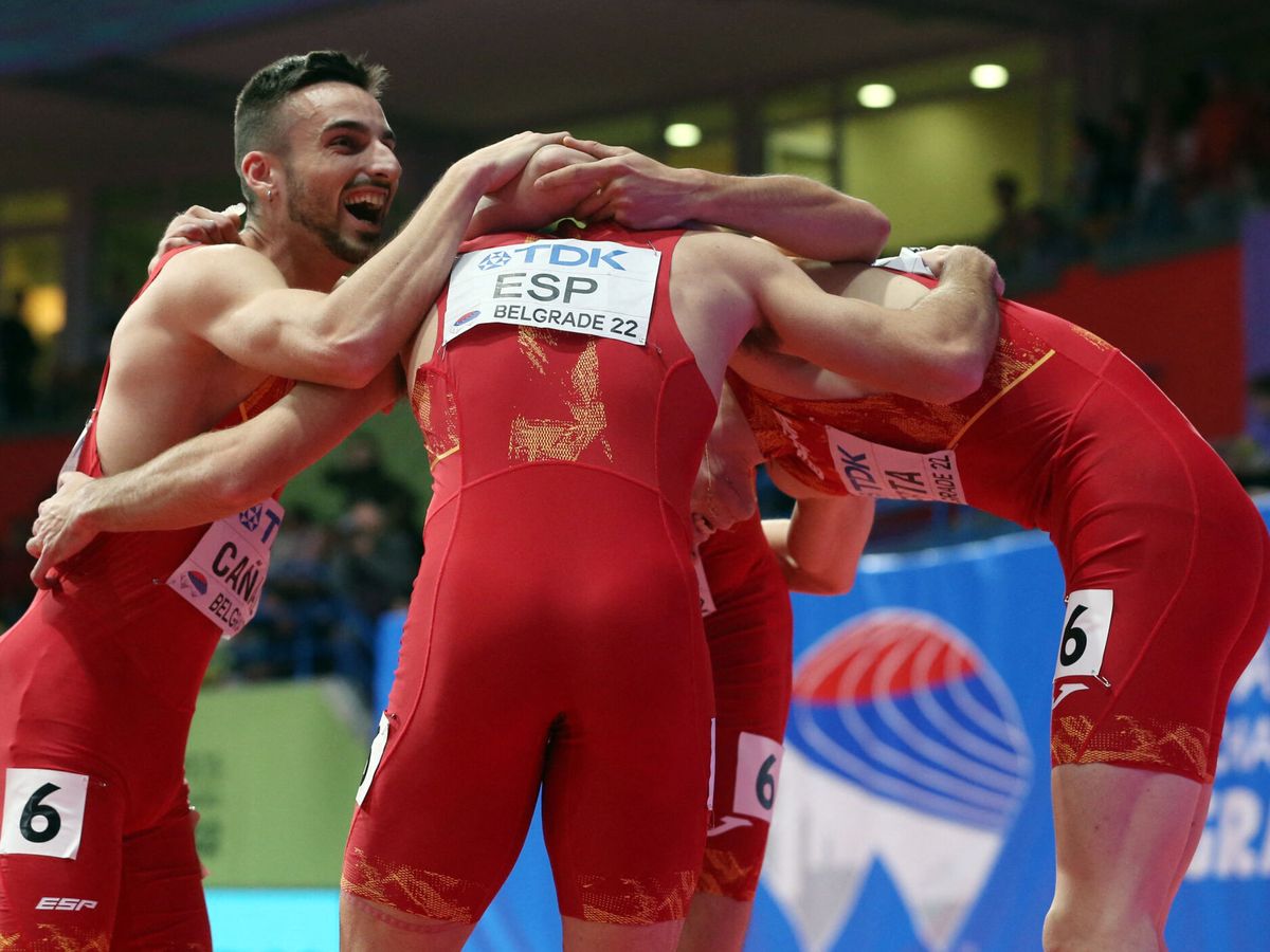 Foto: España logra la plata en el 4x400. (Reuters/Bernadett Szabo)
