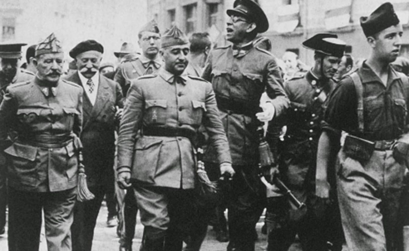 Franco con Mola, dando un salto, en Burgos, 1936.