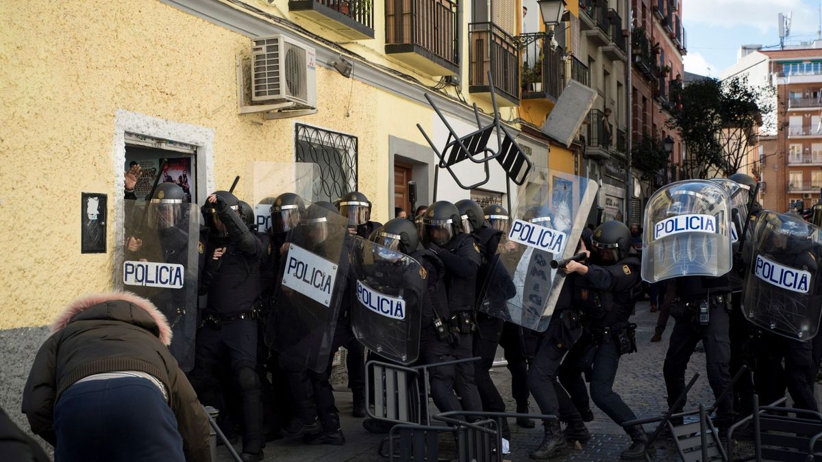 Por qué nadie quiere ser antidisturbios: decenas de policías abandonan la unidad
