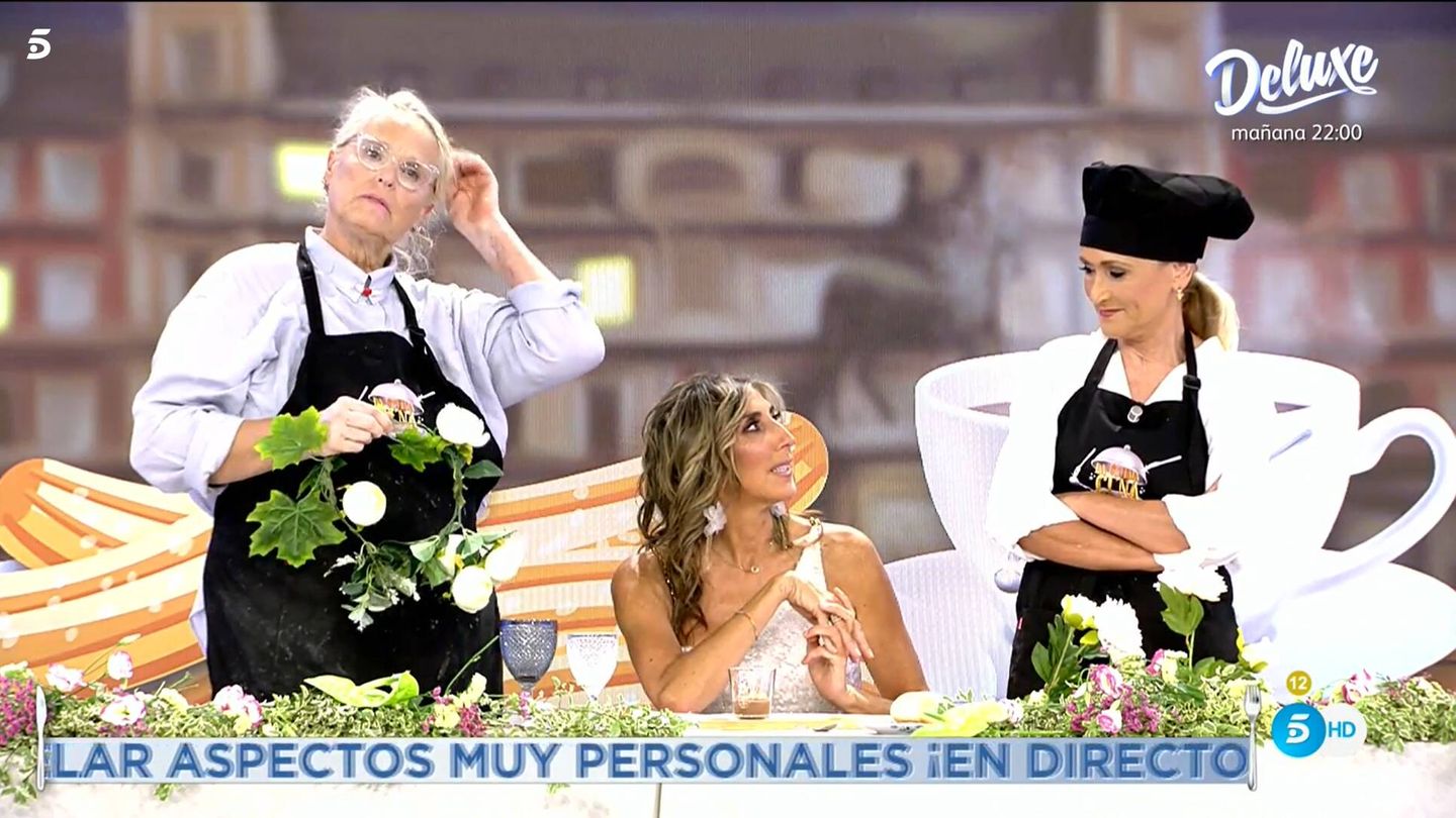 Lucía Dominguín, Paz Padilla y Cristina Cifuentes, en 'La última cena'. (Mediaset)