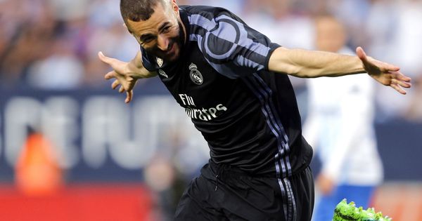 Foto: Benzema marcó el gol que sentenciaba la Liga en Málaga. (EFE)