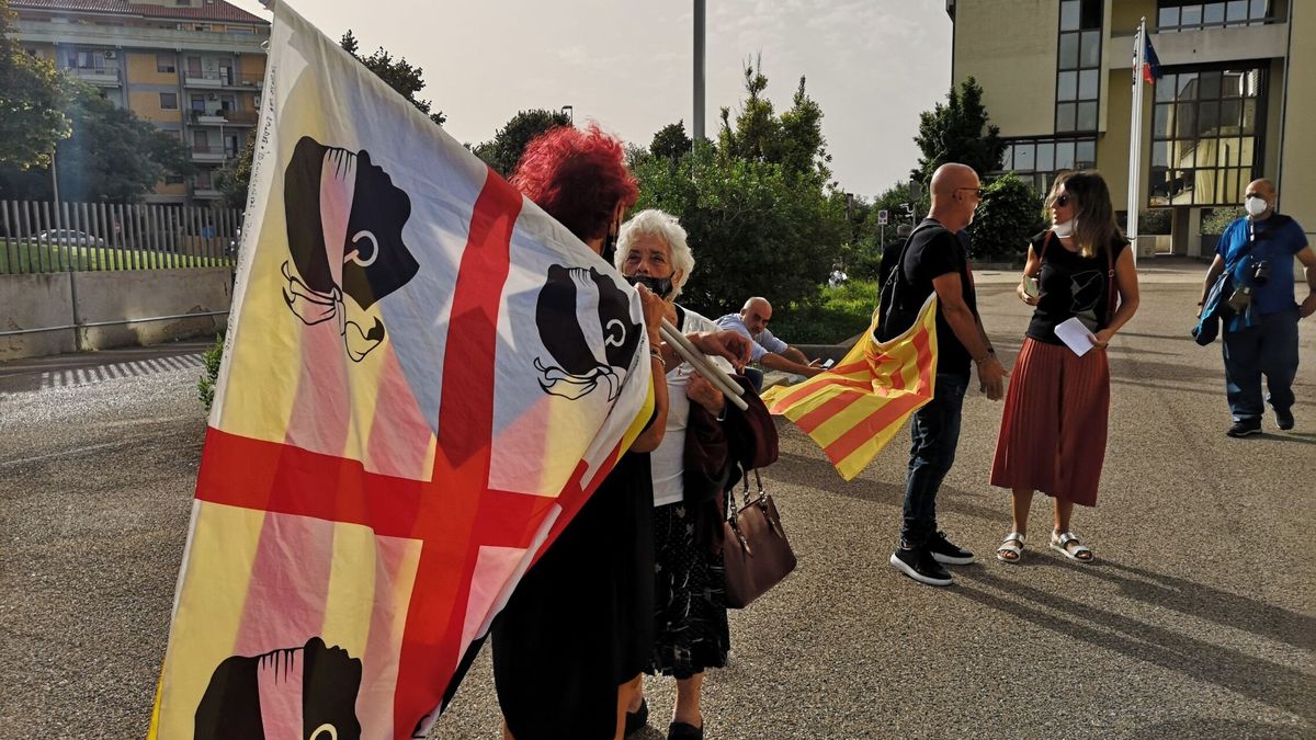 Los independentistas sardos, ¿y Salvini?, exigen que se libere a Puigdemont