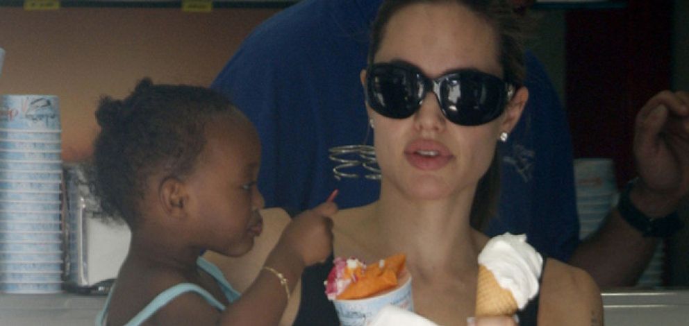 Foto: Una mujer reclama a la hija etiope de Angelina Jolie