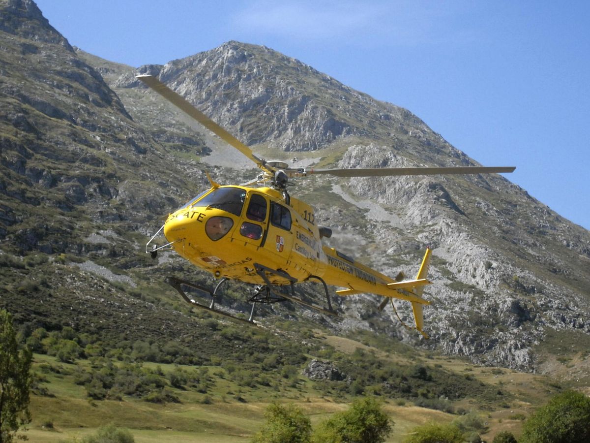 Foto: Un helicóptero de rescate. (EFE/Casares)