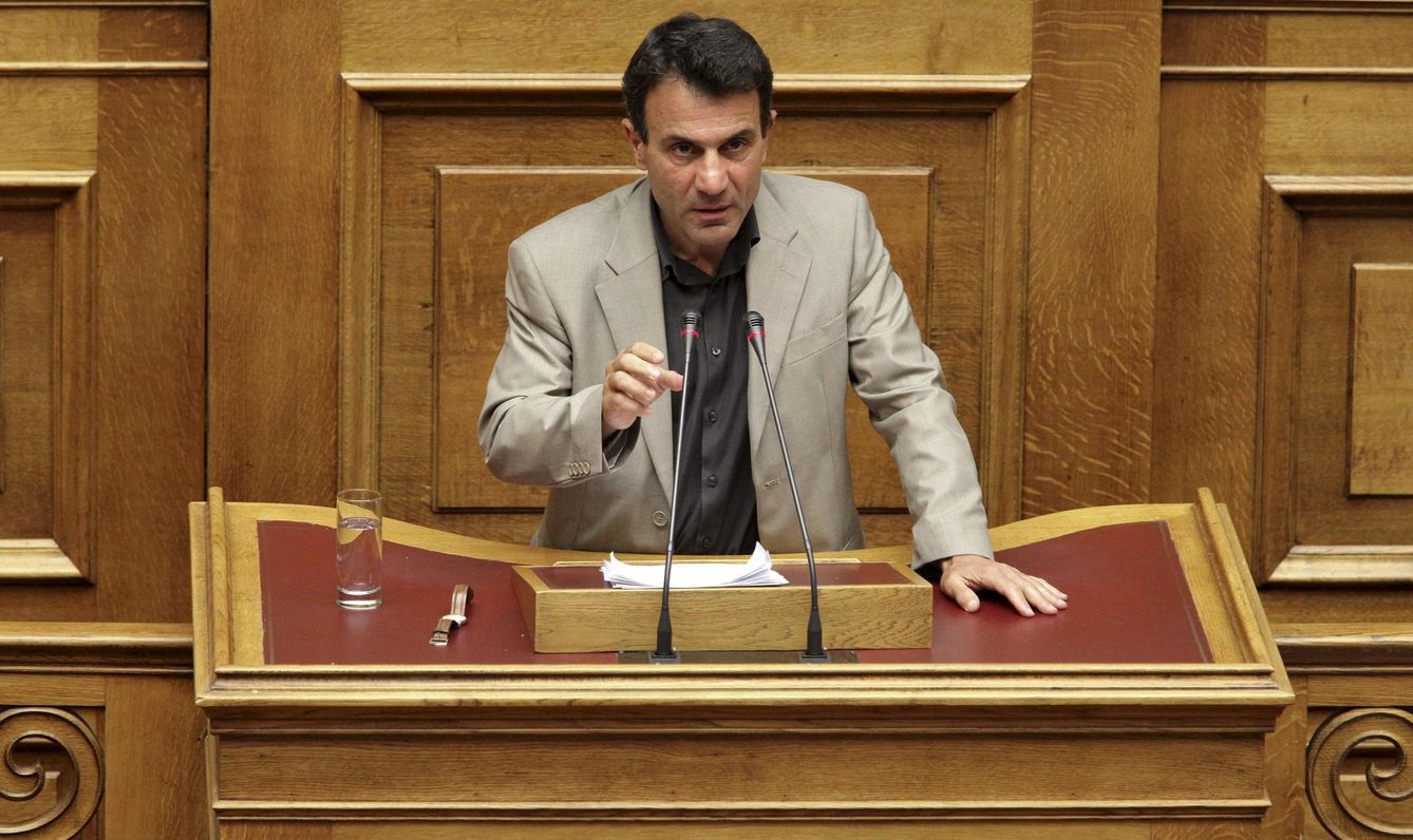 Lapavitsas se dirige a los diputados durante una sesión parlamentaria en Atenas (Reuters).