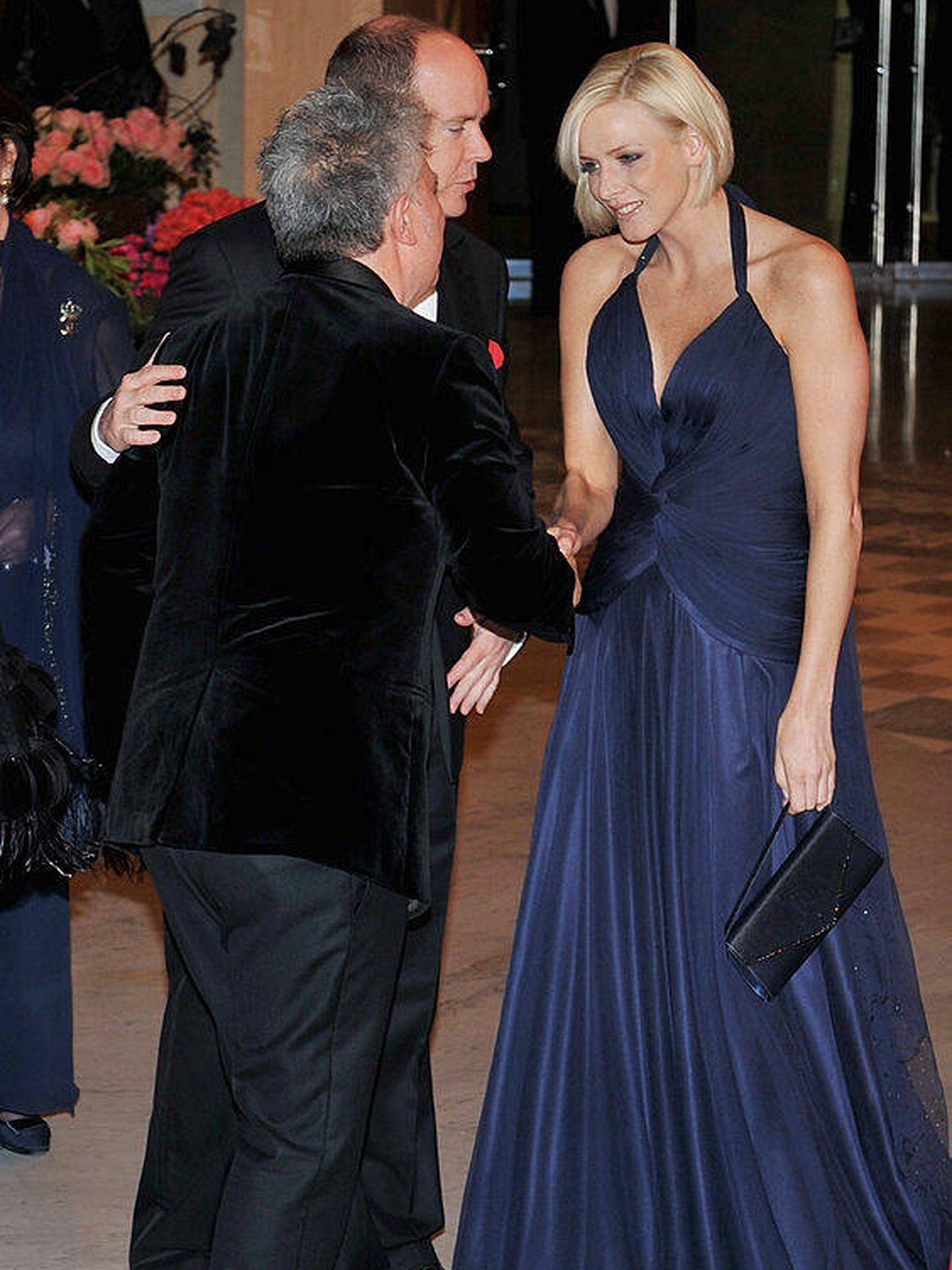 Charlène de Mónaco, saludando a Almodóvar en el Baile de la Rosa de 2008. (Getty/Pascal Le Segretain)