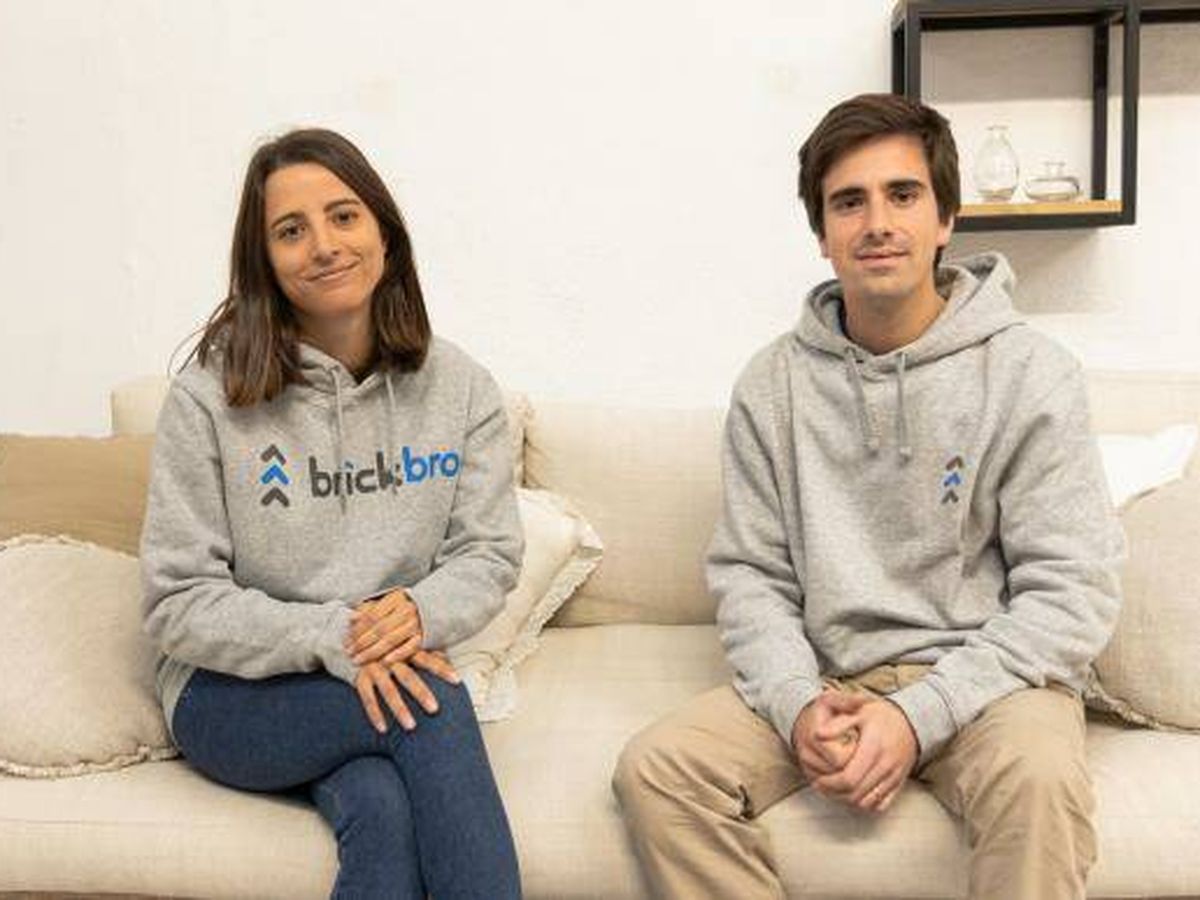 Foto: Carolina Santa Cruz y Guillermo Preckler, fundadores de Brickbro. (Brickbro)