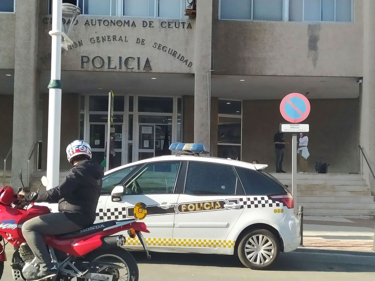 Foto: Policía local de Ceuta. (EFE)