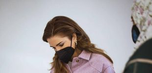 Post de Rania de Jordania y su look rebajado de Zara para decir adiós (¿definitivo?) a los tacones