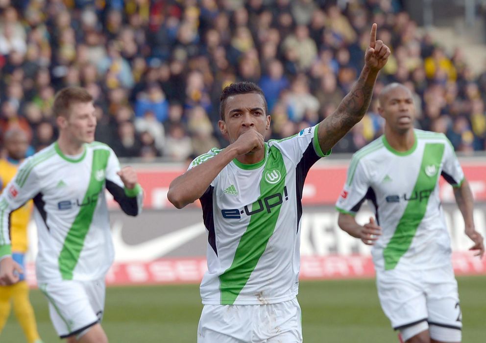 Foto: Luiz Gustavo celebra un gol marcado con el Wolfsburgo (EFE)