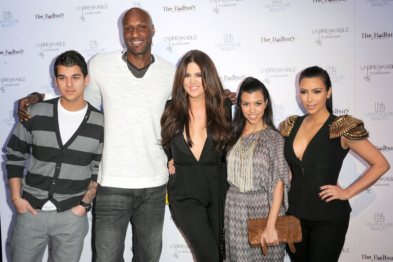 Foto: Rob Kardashian, Lamar Odom, Khloe Kardashian , Kourtney Kardashian y Kim Kardashian en un evento en 2011 (Gtres).