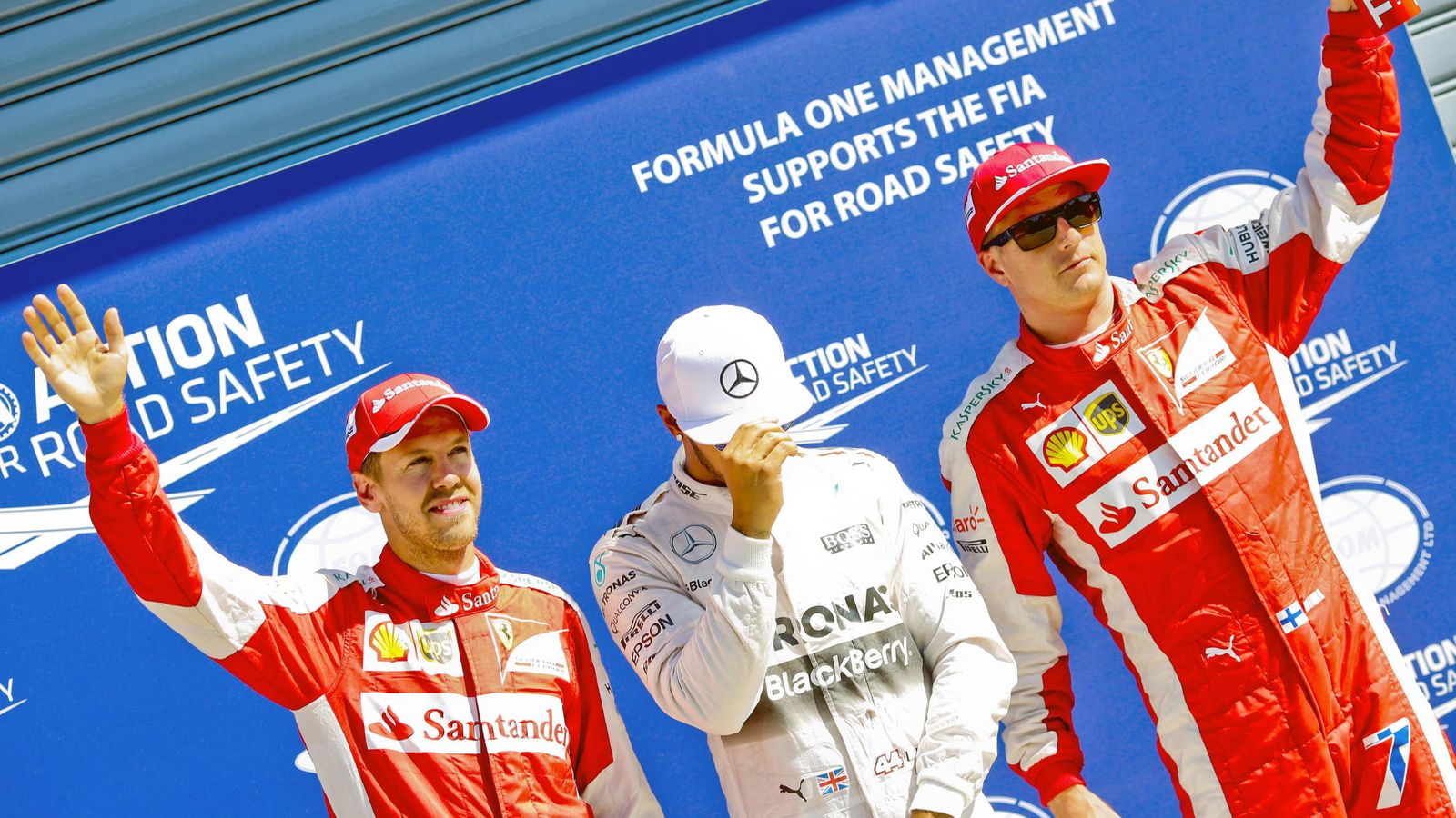Foto: Sebastian Vettel y Kimi Raikkonen intentarán batir a Lewis Hamilton (Efe)