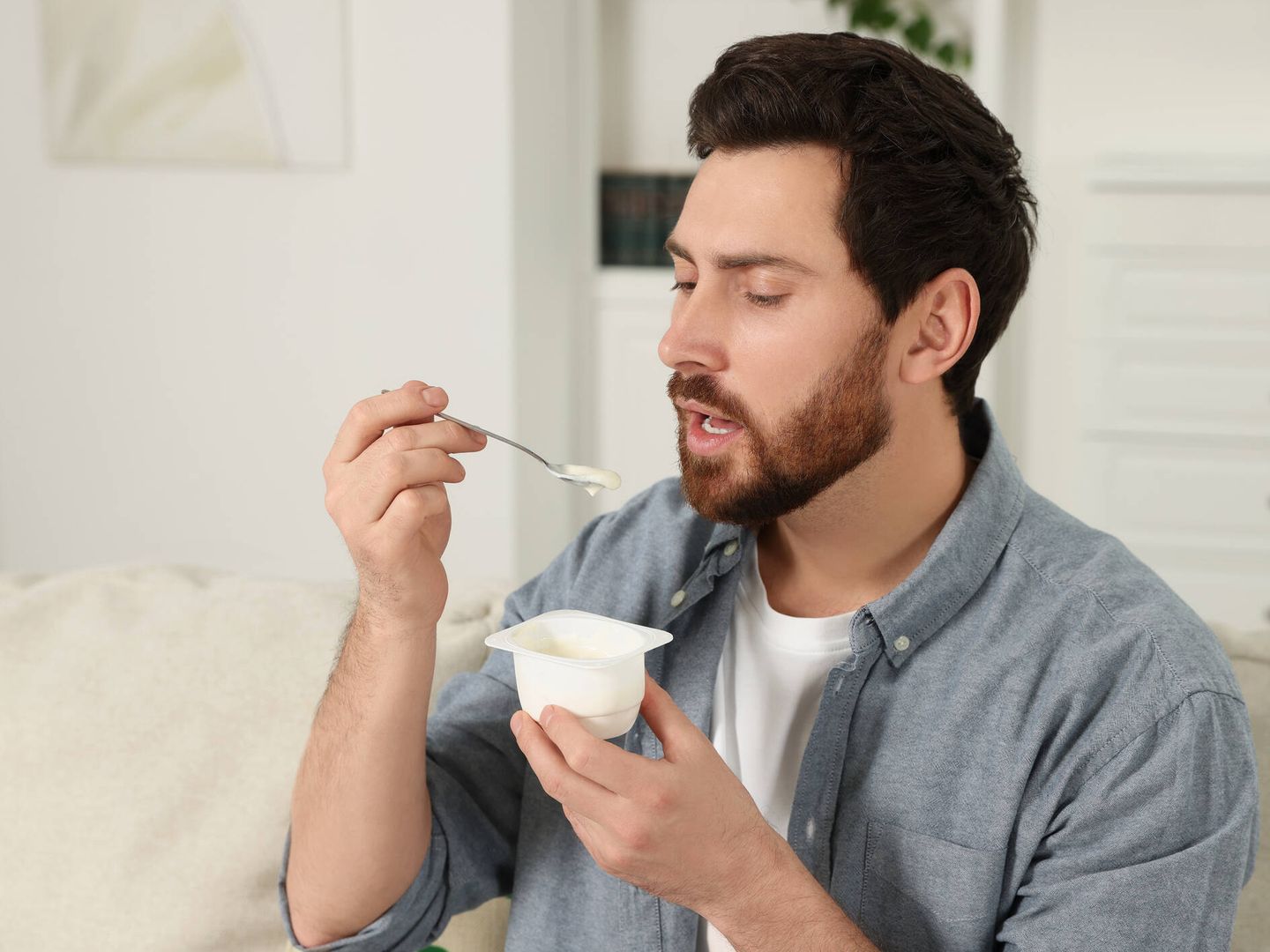Los probióticos del yogur ayudan a tener una microbiota intestinal equilibrada. (iStock)