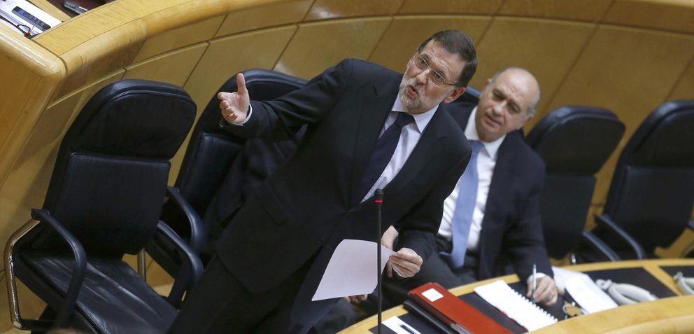 El presidente del Gobierno, Mariano Rajoy, y Jorge Fernández Díaz. (EFE)