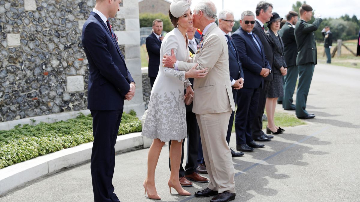 El tierno gesto de Kate Middleton con Carlos de Inglaterra en el funeral del duque