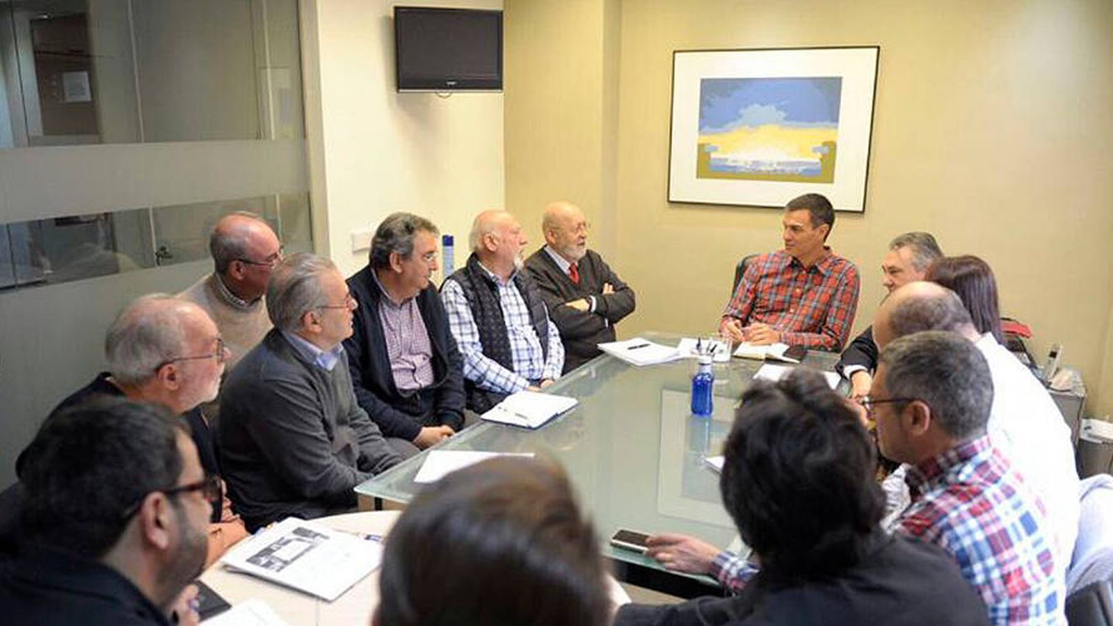 Foto:  Pedro Sánchez (c), durante su encuentro privado con exdirigentes de UGT. (EC)