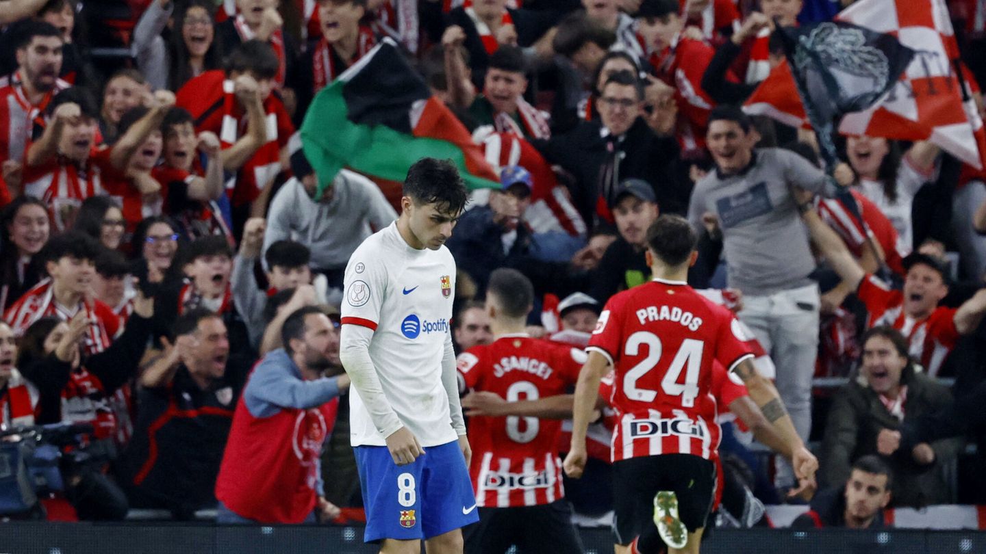Pedri se lamenta tras el gol del Ahletic Club. (Reuters/Vincent West)