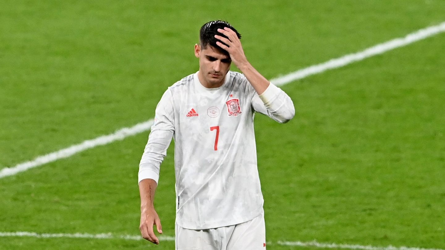 Morata se lamenta tras fallar el penalti. (Reuters)