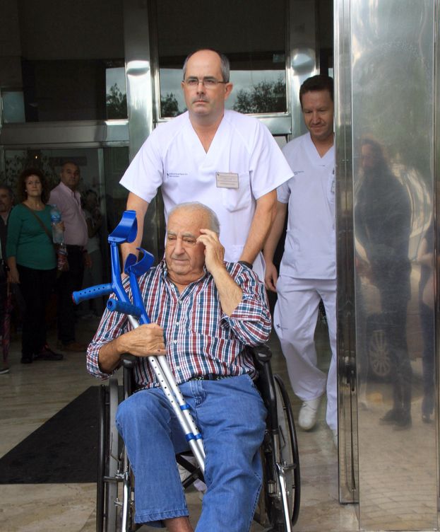 Foto: Humberto Janeiro, a su salida del hospital (Gtres)