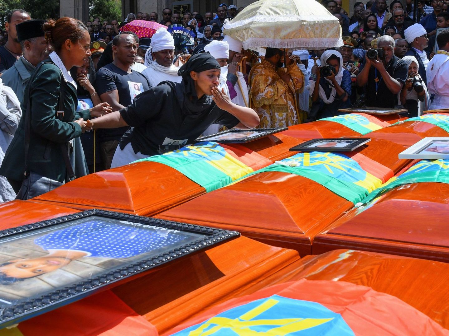 Ceremonia en homenaje a las víctimas del accidente de Ethiopian Airlines, provocado por un posible fallo en los aviones del modelo 737 Max de Boeing. (EFE)