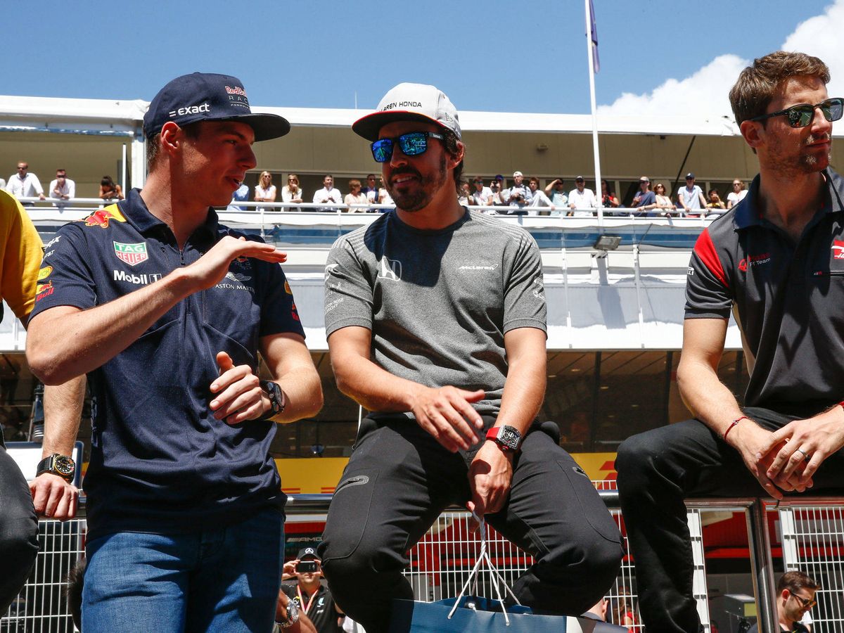 Foto: Verstappen y Alonso, durante el GP de España en 2017. (Cordon Press)