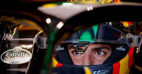 Foto: A pesar del accidente, Carlos Sainz ya se centra en el objetivo de entrar en el top 10 en la clasificación (EFE)