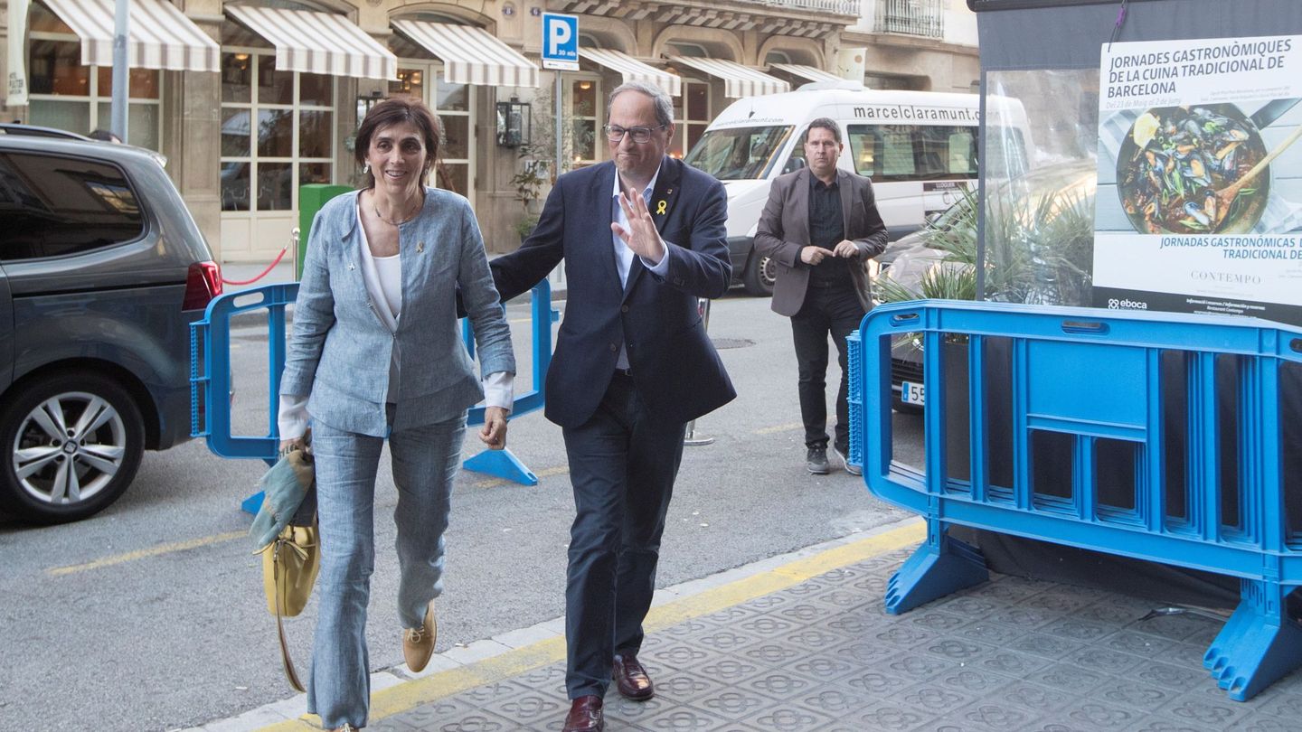 El presidente de la Generalitat, Quim Torra, acompañado por su mujer, Carola Miró. (EFE)