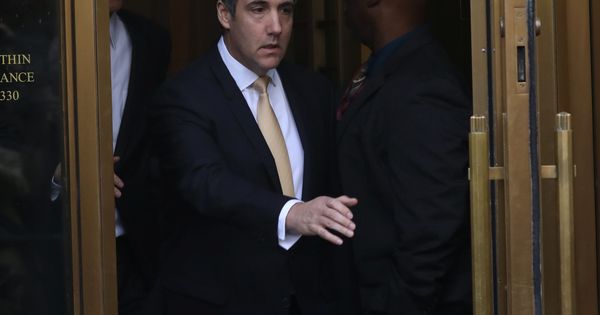 Foto: El antiguo abogado de Trump, Michael Cohen, sale de los juzgados en Manhattan. (Reuters)