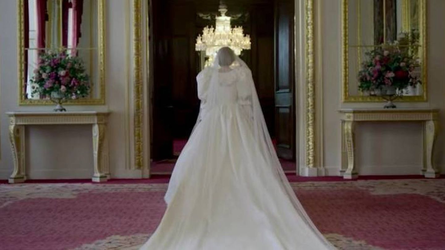 Emma Corrin, como Diana de Gales en 'The Crown'. (Netflix)
