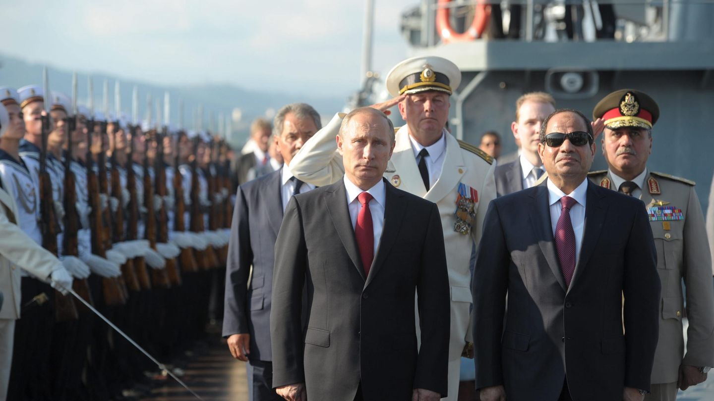 Vladímir Putin y el presidente de Egipto, Abdelfatah Al Sisi durante la visita de este último a Sochi, el 12 de agosto del 2014. (EFE)