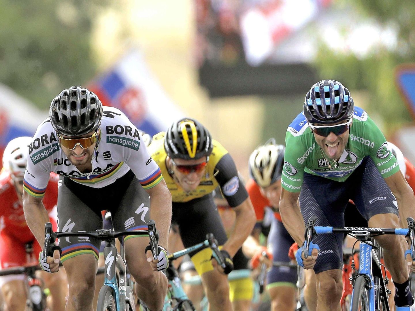 Sagan y Valverde en el final de etapa en Almadén. (EFE)