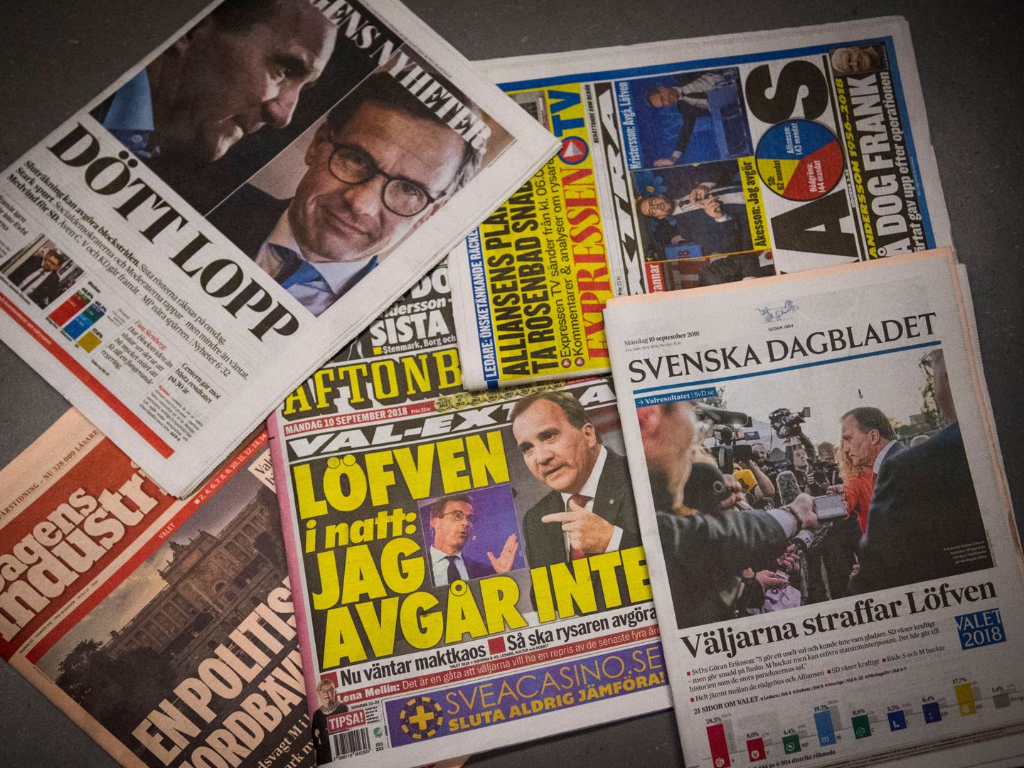 Portadas de la prensa sueca ayer lunes, tras las elecciones. (Reuters)