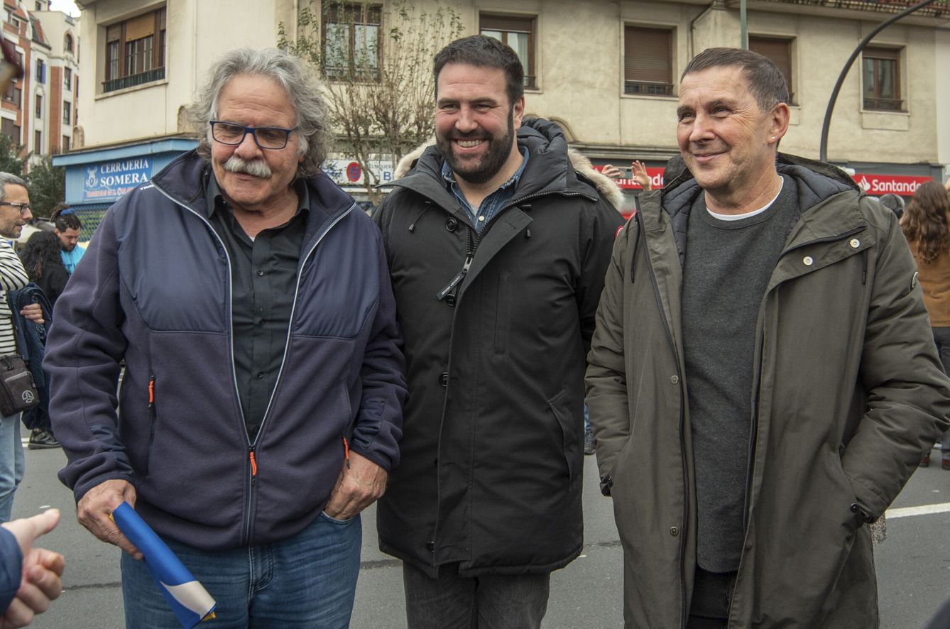 Joan Tardà, Jon Iñarritu y Arnaldo Otegi en la marcha de Bilbao. (EFE/Javier Zorrilla)