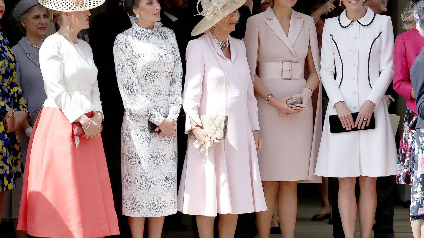  Las damas royal presencian el desfile. (CP)