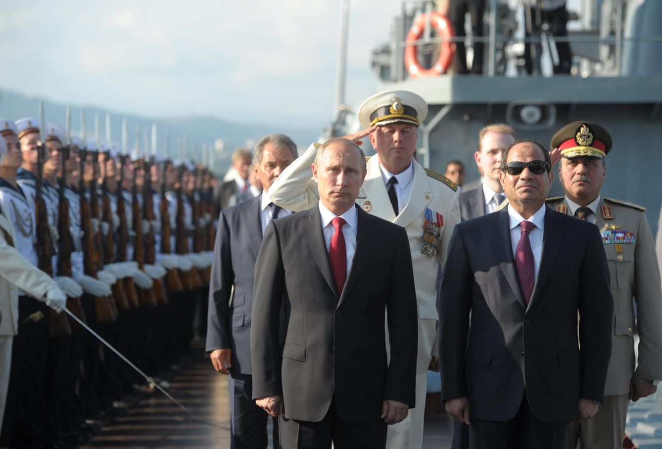 Vladímir Putin y el presidente de Egipto, Abdelfatah Al Sisi durante la visita de este último a Sochi, el 12 de agosto del 2014. (EFE)