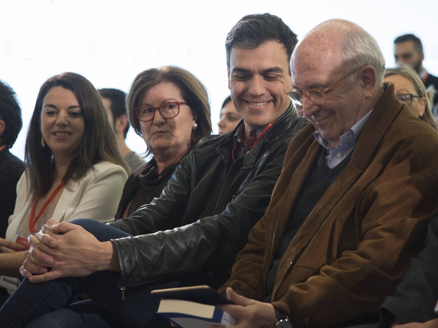 Sánchez y Almunia, este sábado en un taller de la escuela de gobierno. (Borja Puig | PSOE)