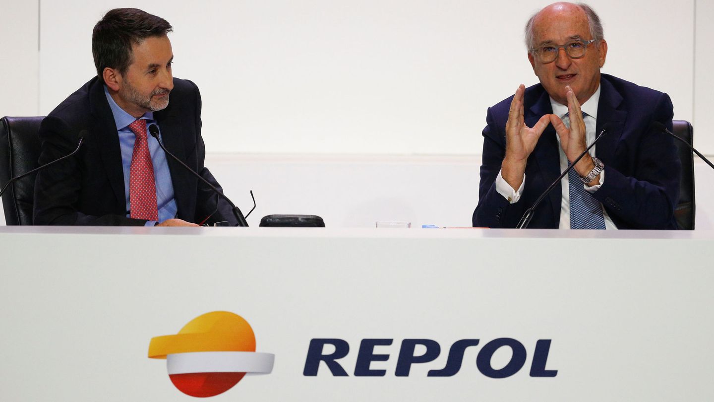 El CEO de Repsol, Josu Jon Imaz junto al presidente de la compañía, Antonio Brufau. (Reuters)