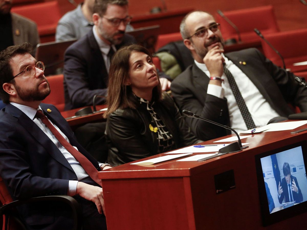 Foto: El vicepresidente de la Generalitat, Pere Aragonès (i), la 'consellera' de Presidencia, Meritxell Budó (c), y el 'conseller' de Interior, Miquel Buch (d). (EFE)