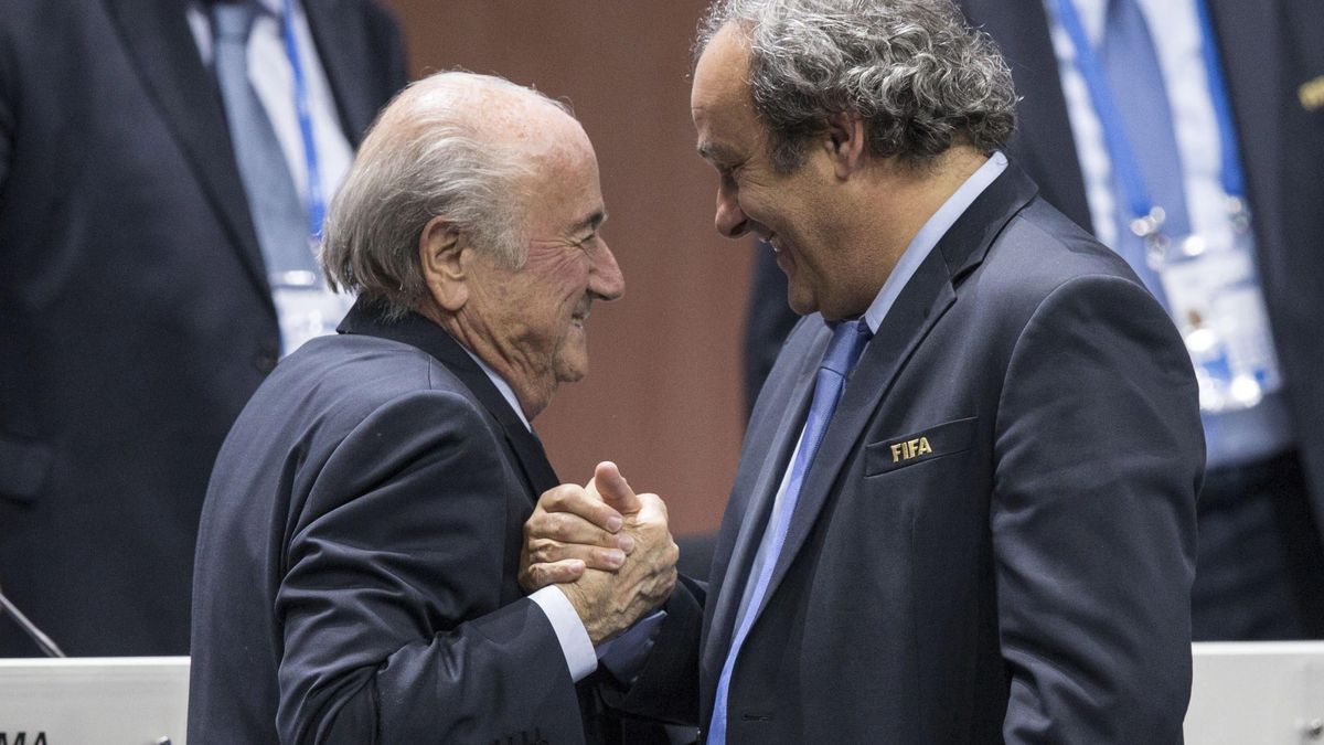 Blatter asegura que Platini le intimidó con que iría a cárcel si no dejaba la FIFA