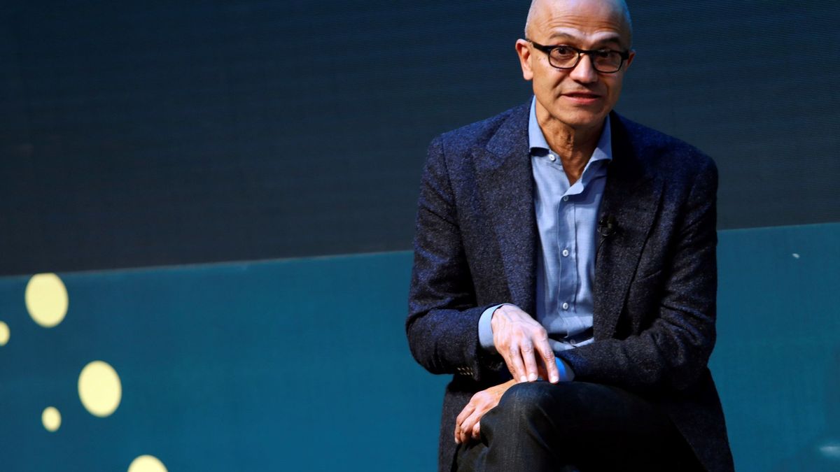 El jefe de Microsoft, de gira por España: así se ha convertido en la estrella del Mobile