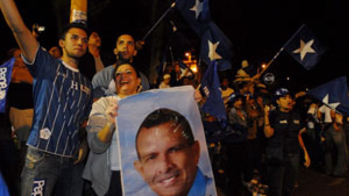 El opositor Porfirio Lobo gana unas polémicas elecciones en Honduras