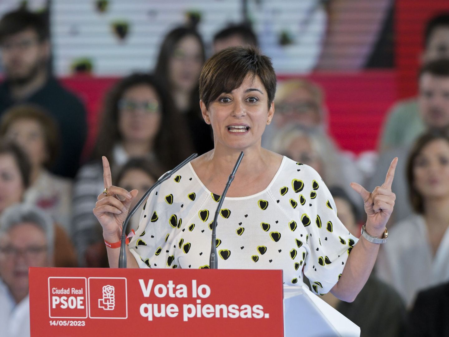 La ministra portavoz del Gobierno, Isabel Rodríguez, participa en el acto de este domingo en Puertollano. (EFE/Jesús Monroy) 