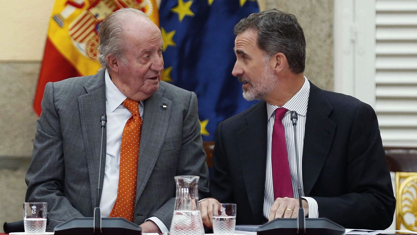 El rey Juan Carlos y el rey Felipe, juntos en un acto. (EFE)