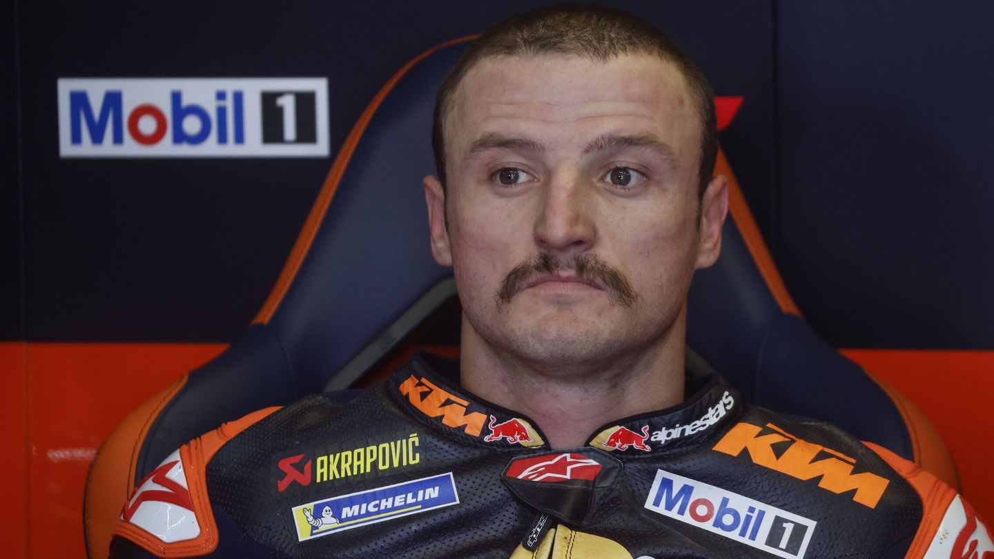 Le Mans (France), 12 05 2023.- Australian rider Jack Miller of Red Bull KTM Factory Racing team looks on during the second Free Practice session (FP2) of the French MotoGP Motorcycling Grand Prix race in Le Mans, France, 12 May 2023. (Motociclismo, Ciclismo, Francia) EFE EPA YOAN VALAT 