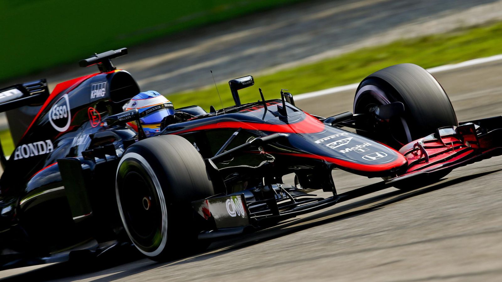 Foto: Fernando Alonso, durante los entrenamientos libres del Gran Premio de Italia. (EFE)