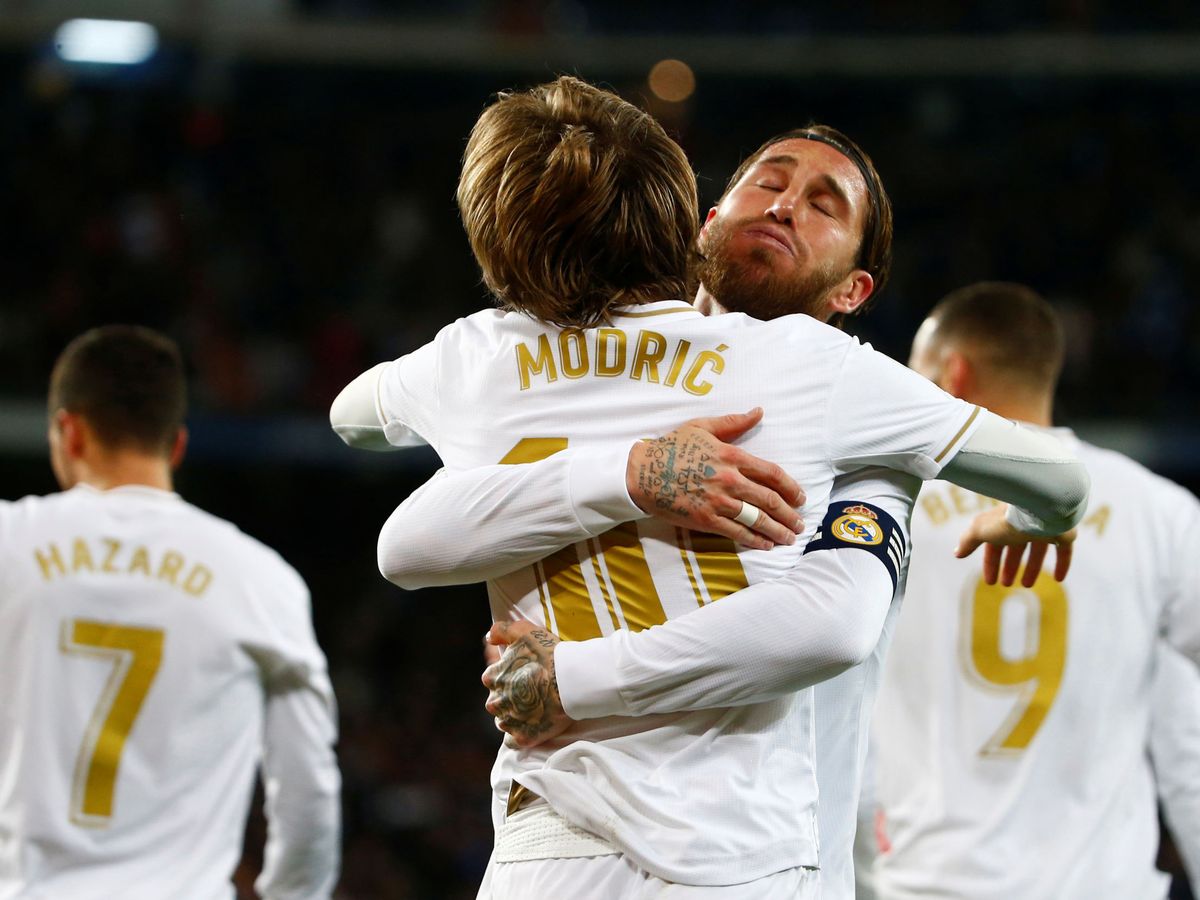 Foto: Sergio Ramos y Luka Modric se abrazan tras anotar un gol. (Reuters)