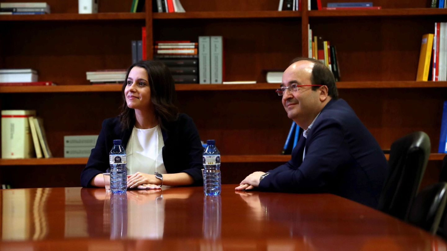 Miquel Iceta e Inés Arrimadas, el pasado 8 de septiembre en el Parlament. (EFE)