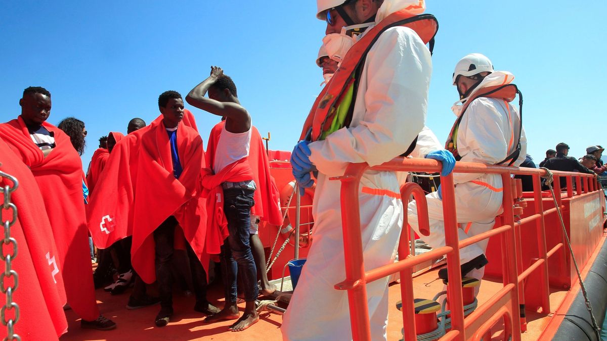 Rescatadas 269 personas y recuperados dos cadáveres de 31 pateras en aguas del Estrecho