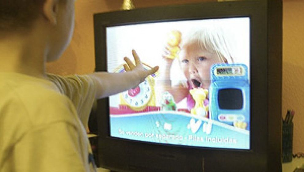 Foto: Cada hora de televisión en niños de hasta tres años puede crear problemas de atención